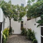 disewakan Semi Villa 5 Kamar Tidur Furnished di dalam kawasan Perumahan Lokasi dekat Gunung Soputan (8)