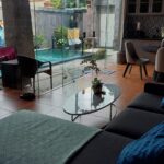 disewakan Villa Cantik 2 Lantai 3 Kamar Tidur Lokasi Strategis di Seminyak (4)